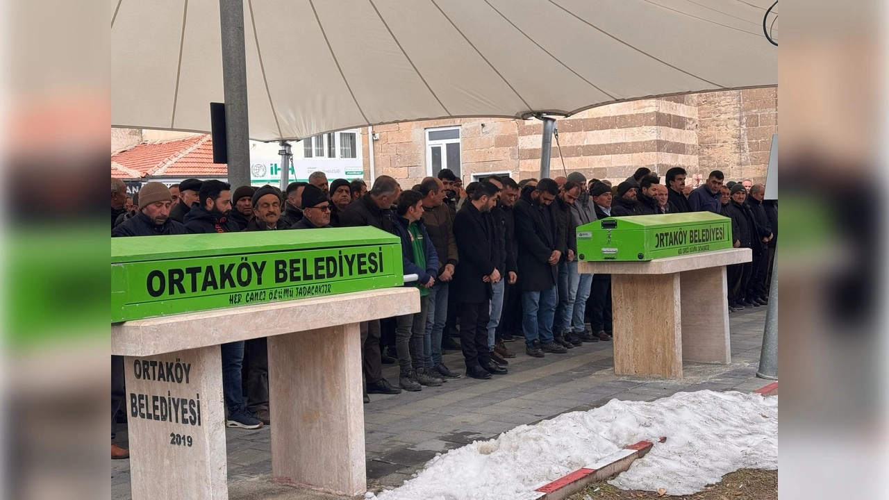 Abisinin ölüm haberine kalbi dayanmadı: Kardeşler 2 saat arayla can verdi