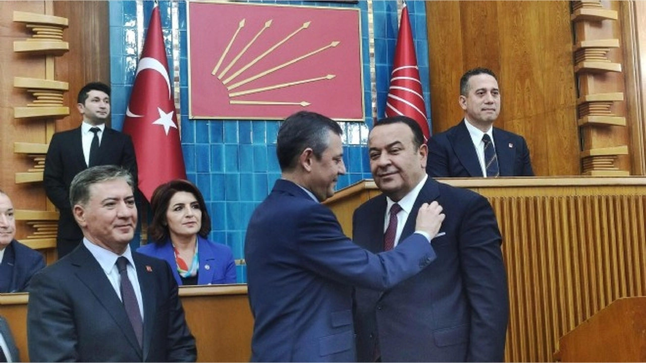 CHP’li Kılıç’tan Beker çıkışı: Verilen emeğe sırtını dönen birine partimizin rozeti takıldı