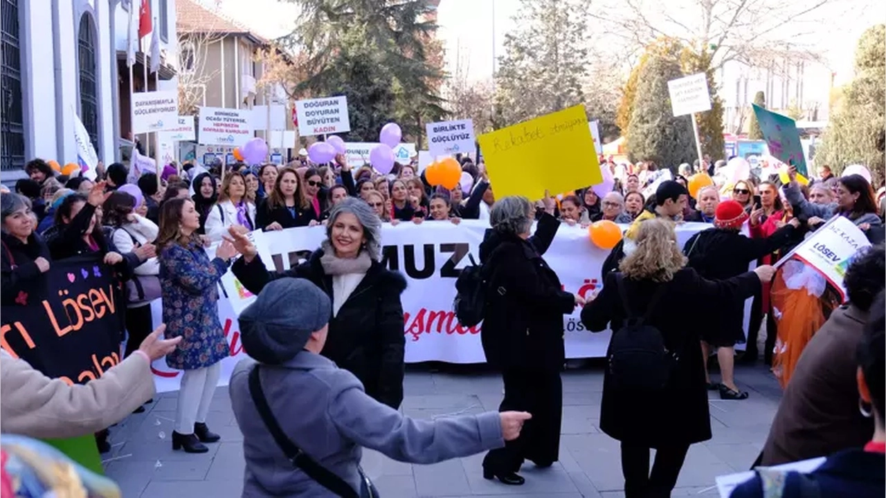 LÖSEV’den 8 Mart paneli: Umudumuz Kadın Dayanışması