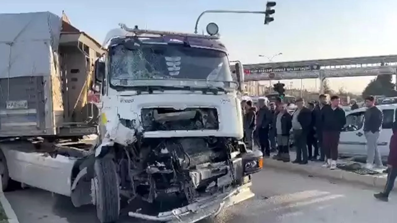 Afyonkarahisar'da korkutan kaza