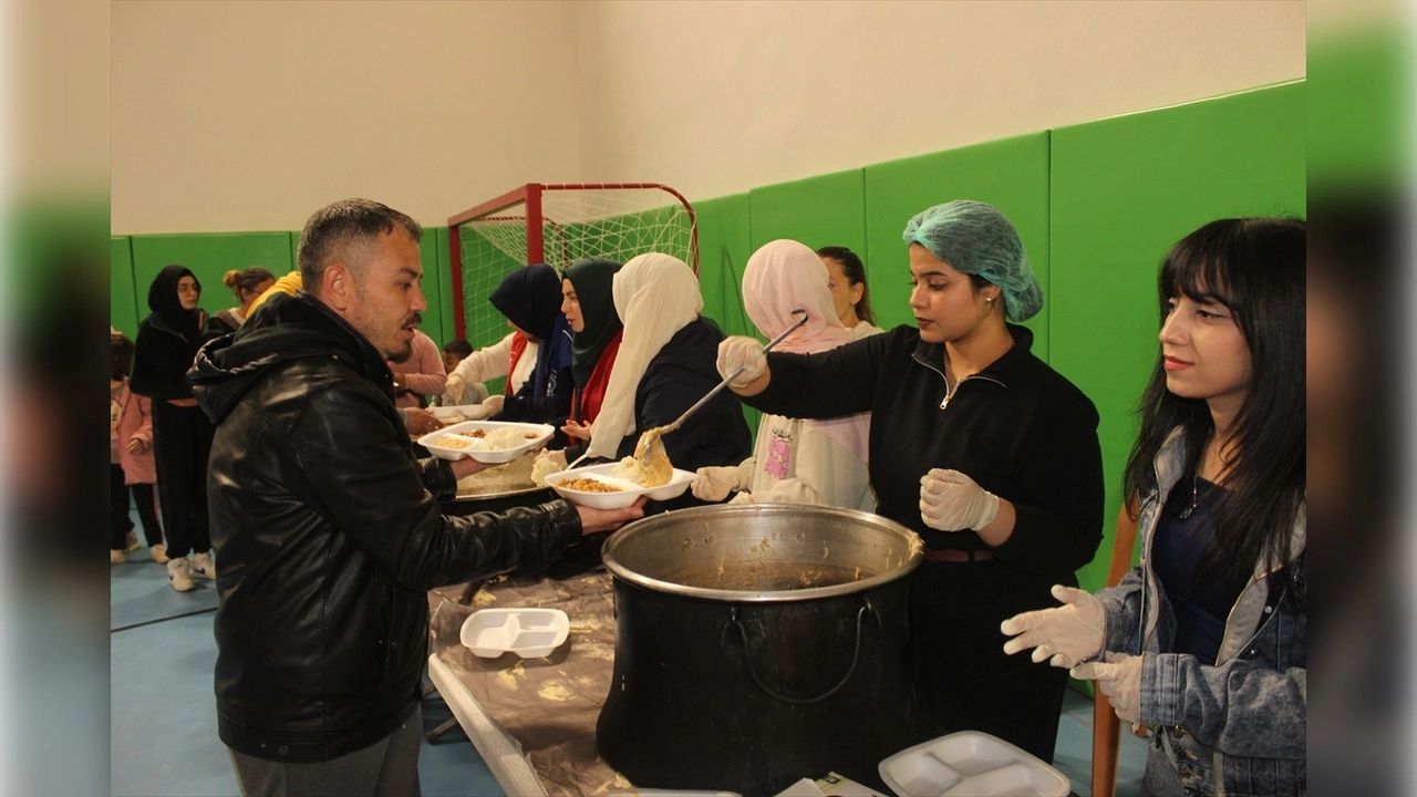 Bayındırlı gençler iftar sofrasında buluştu 