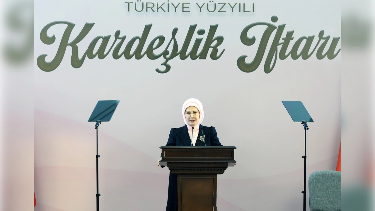 Emine Erdoğan: Dünya siyasi tarihinde kadınların bu kadar ön planda olduğu ikinci bir örnek yok 