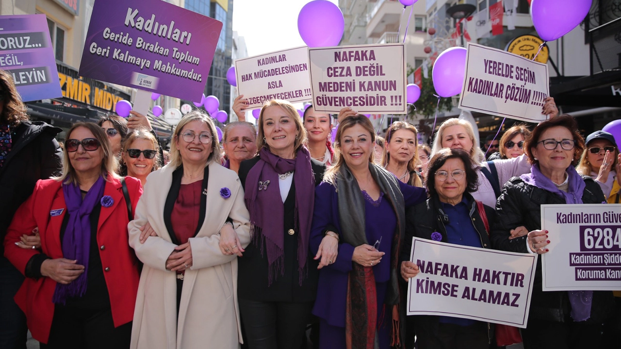 Konak’ta Kadınlar Günü dayanışması: Susma Haykır, Kadınlar Vardır!