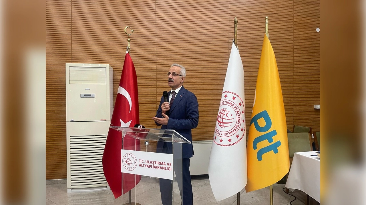 Bakan Uraloğlu: PTT kültürümüzün taşıyıcısıdır haberinin görseli