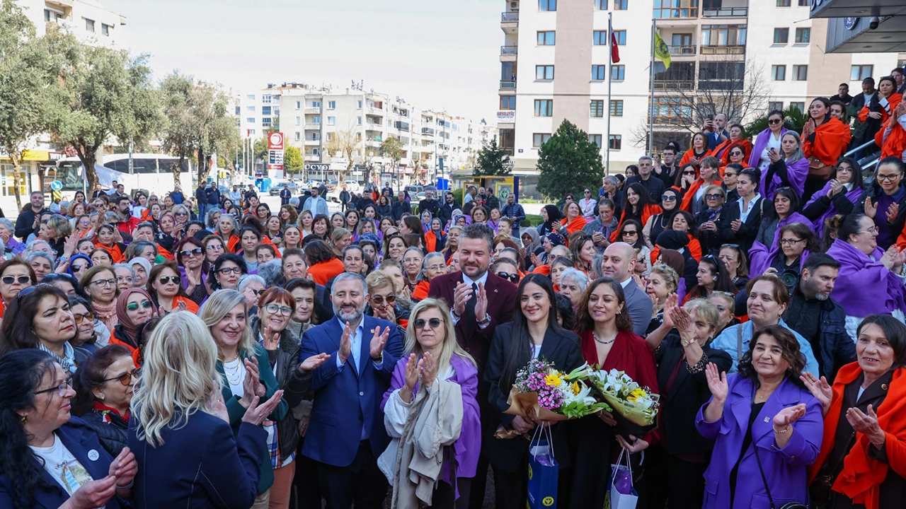 Buca’da balonlar gökyüzüne kadın emeği için yükseldi