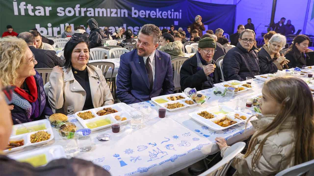 Buca Belediyesi’nin iftar çadırı büyük ilgi görüyor