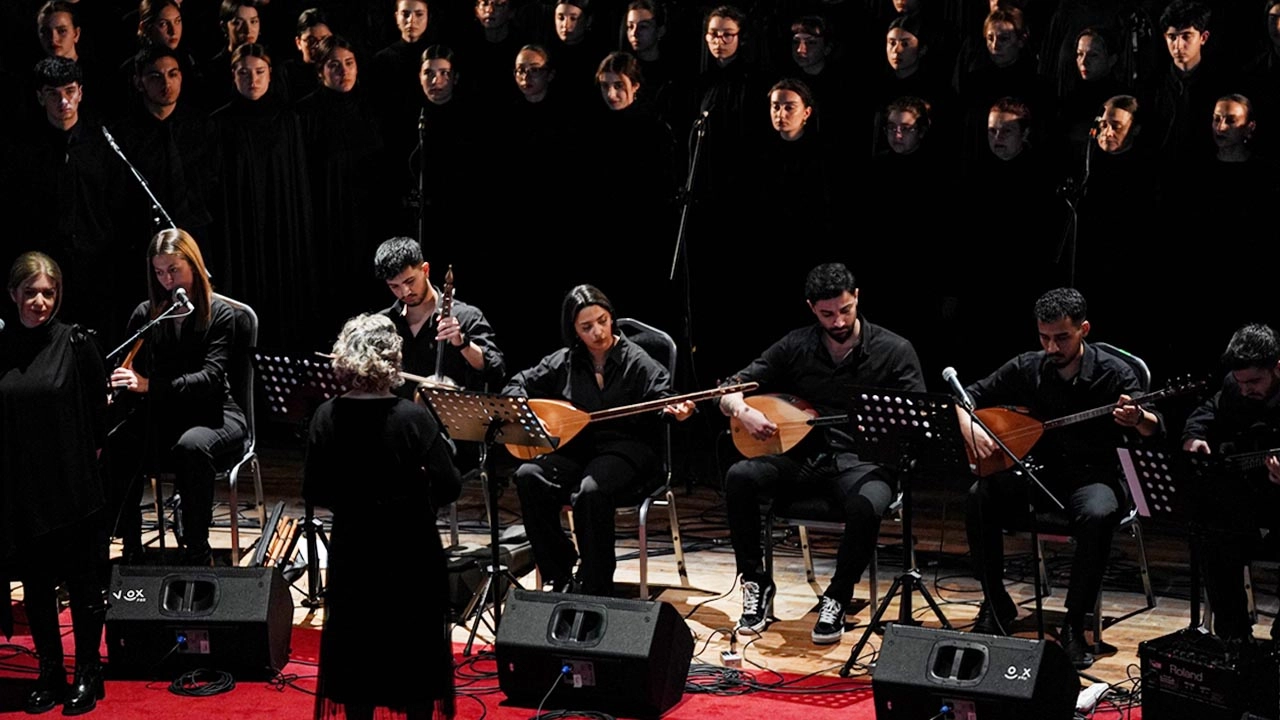 İzmir'de İstiklal Marşı'nın kabulü kutlandı