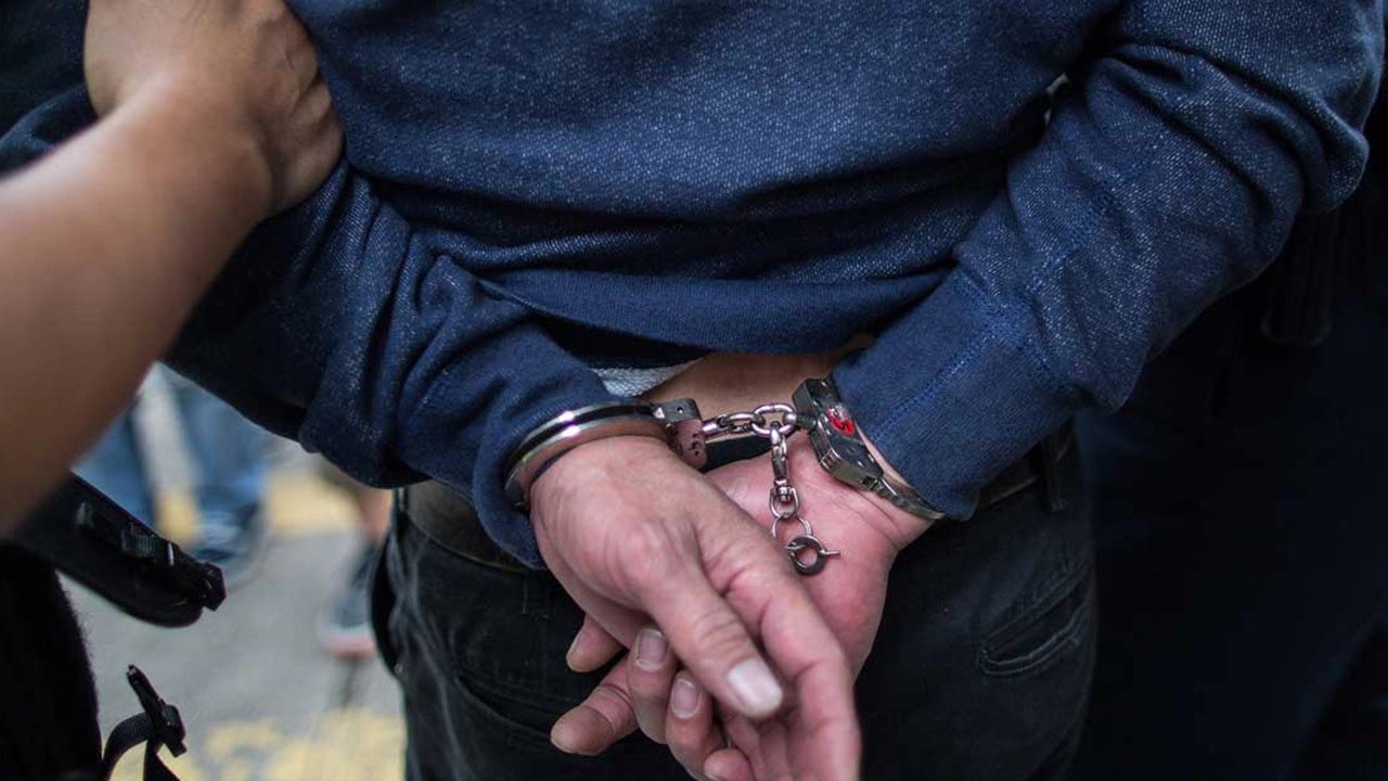 İzmir'de FETÖ operasyonu: Şüpheliler yakayı ele verdi