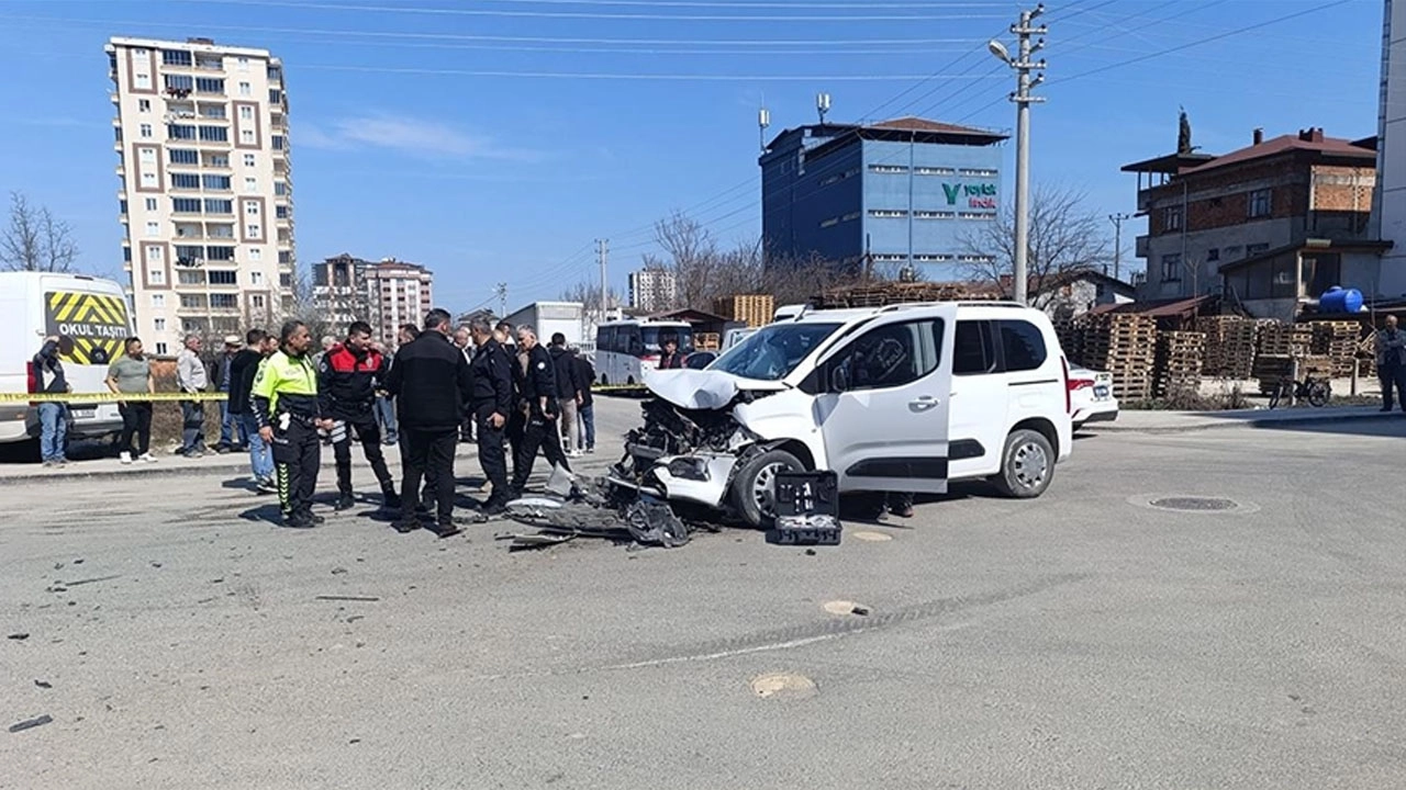 Öğrenci servisi ile hafif ticari araç çarpıştı: Çok sayıda öğrenci yaralandı