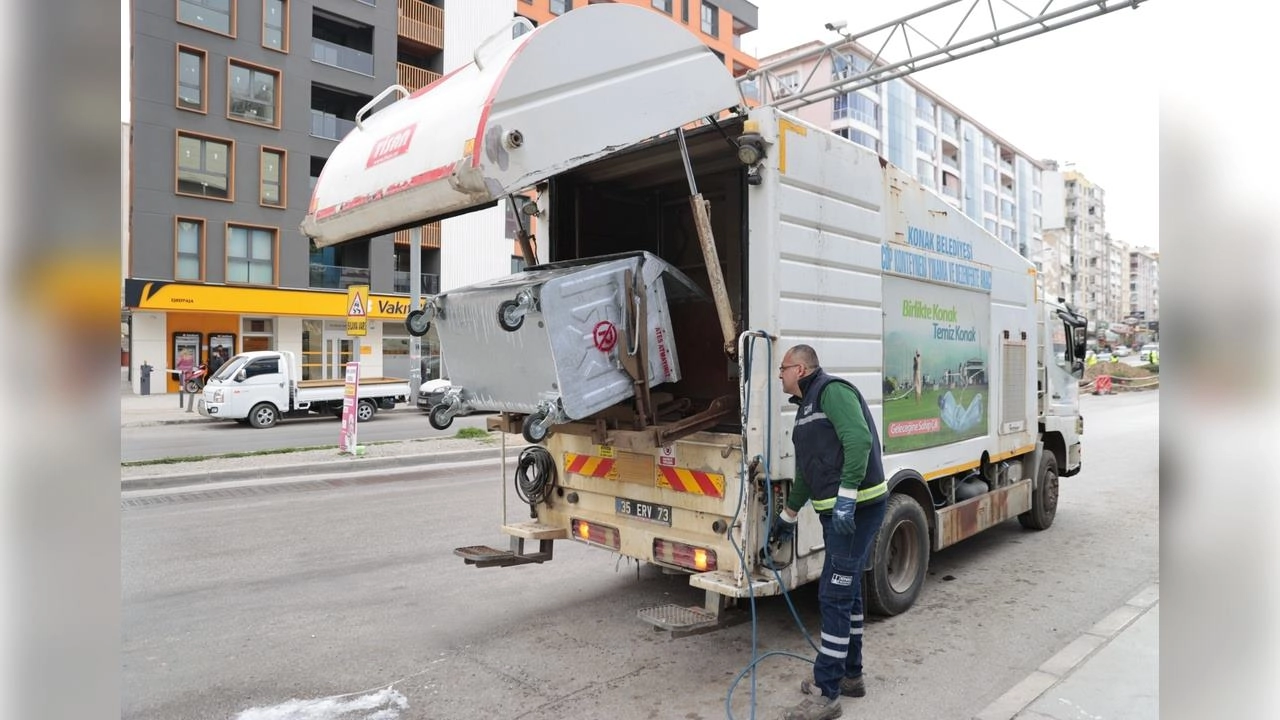 Konak sivrisinek ve haşereye karşı ilaçlanıyor