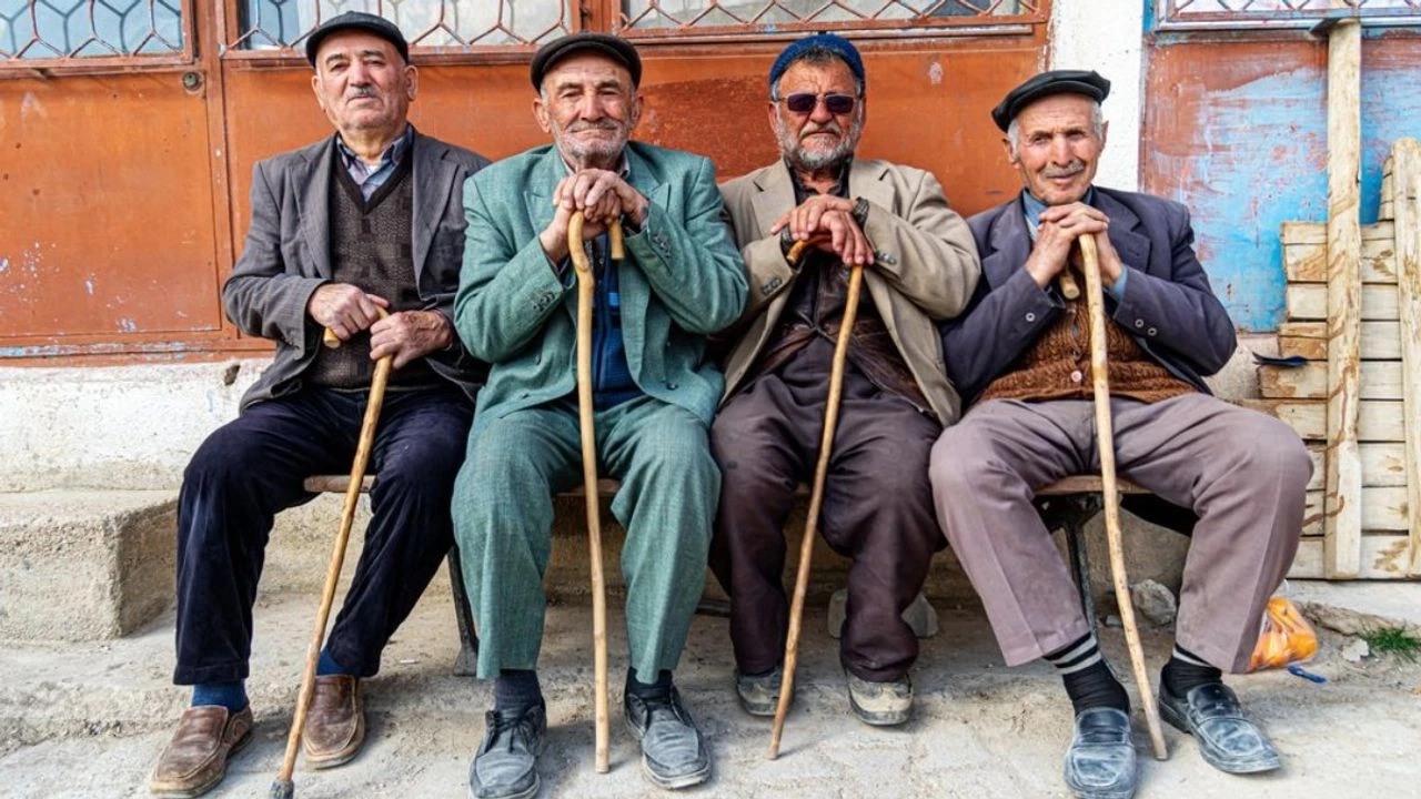 Türkiye, emekliler için yeni sigorta modeline geçiyor: Uzun Süreli Bakım Sigortası nedir?