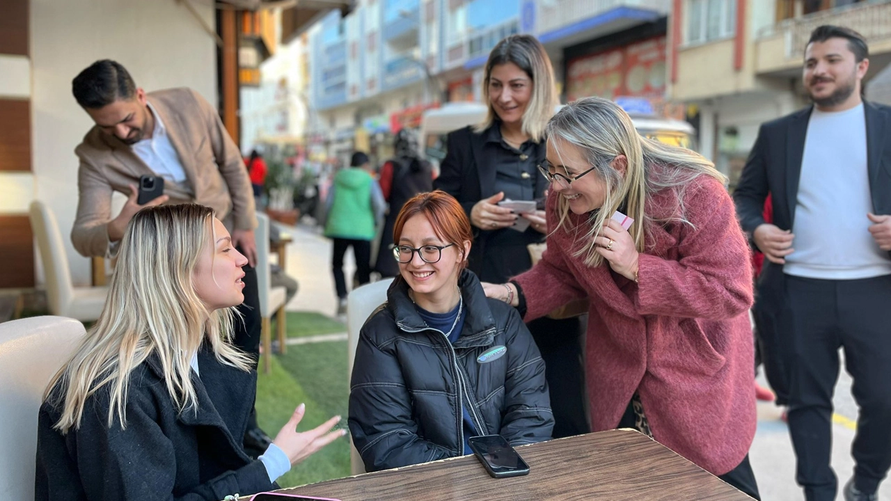 Vekil Ceyda Çankırı’dan esnaf, vatandaş ve gençlere ziyaret