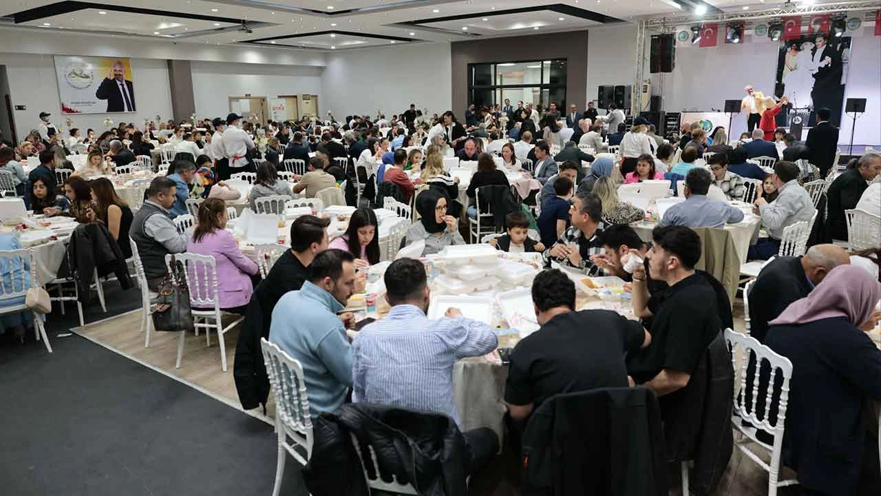 Başkan Pehlivan, iftarda 14 Mart'ta sağlık çalışanlarıyla bir araya geldi