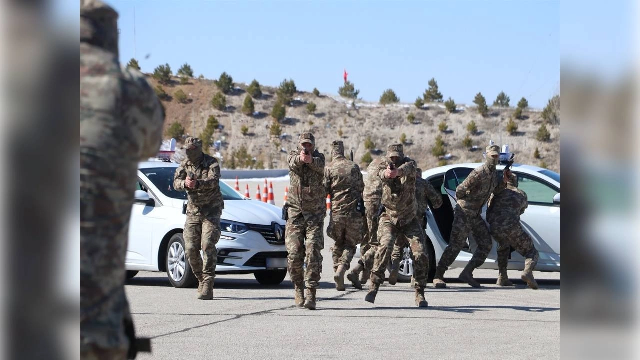 Bordo Bereliler, zorlu koruma eğitimleriyle hazırlanıyor