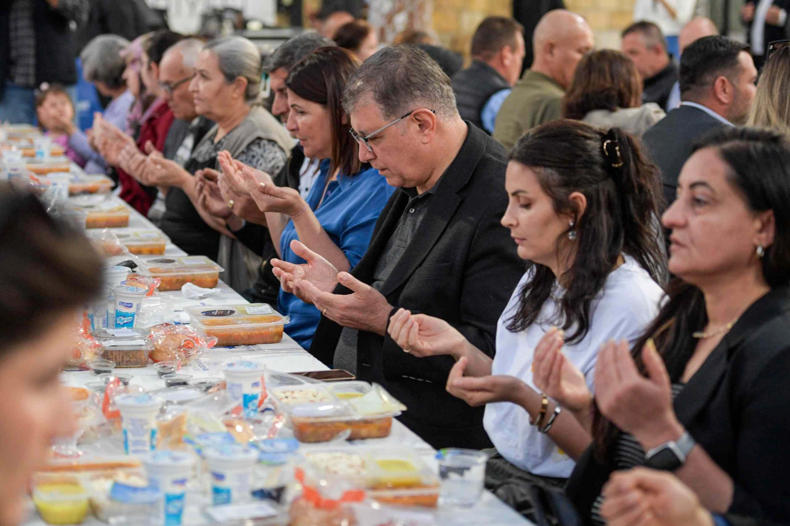 Foça'da dayanışma sofrası!