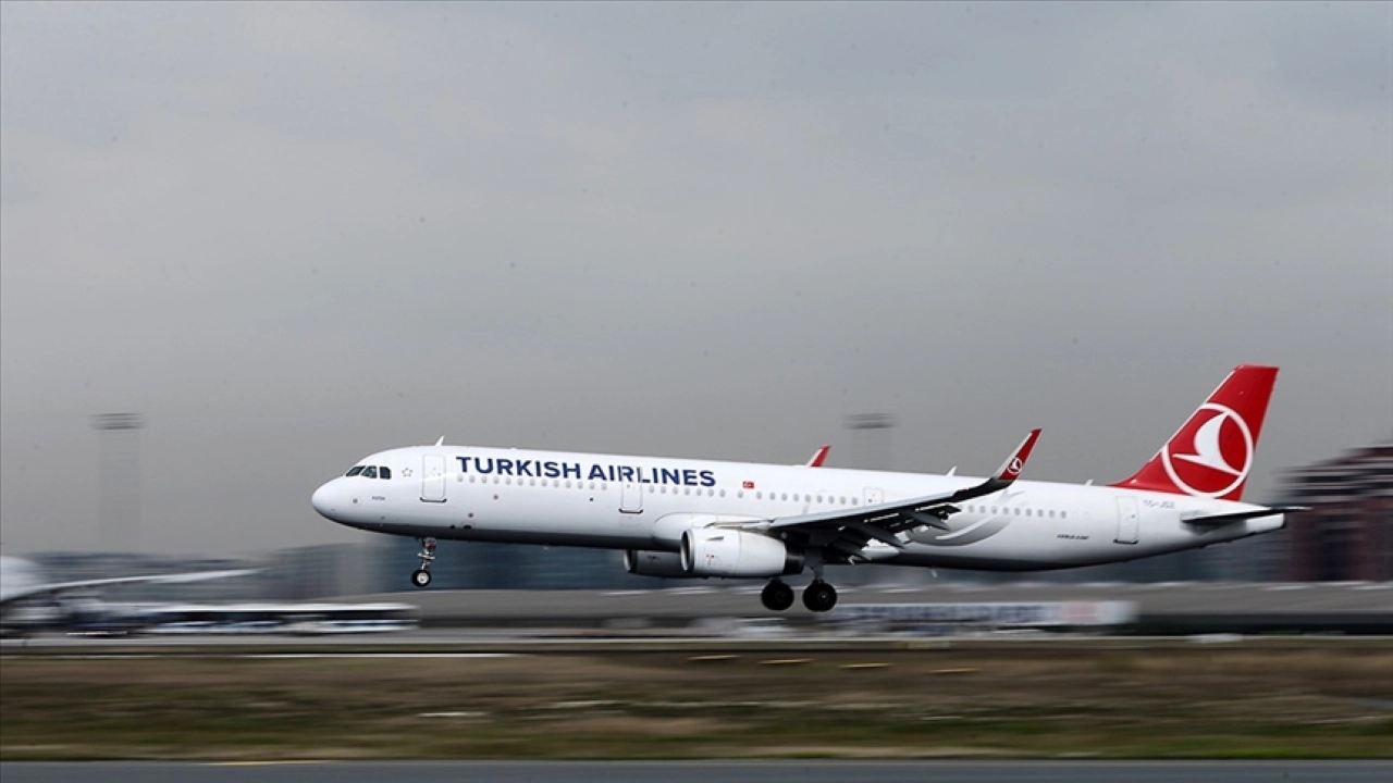 Havada tehlikeli yolculuk: Uçağın bagaj bölümünde mahsur kaldı! THY uçağı İzmir’e acil iniş yaptı