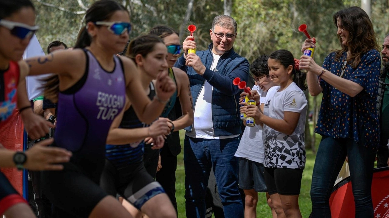 İzmir Duatlonu'nda ödüller sahiplerini buldu: Başkan Tugay’dan Triatlon müjdesi