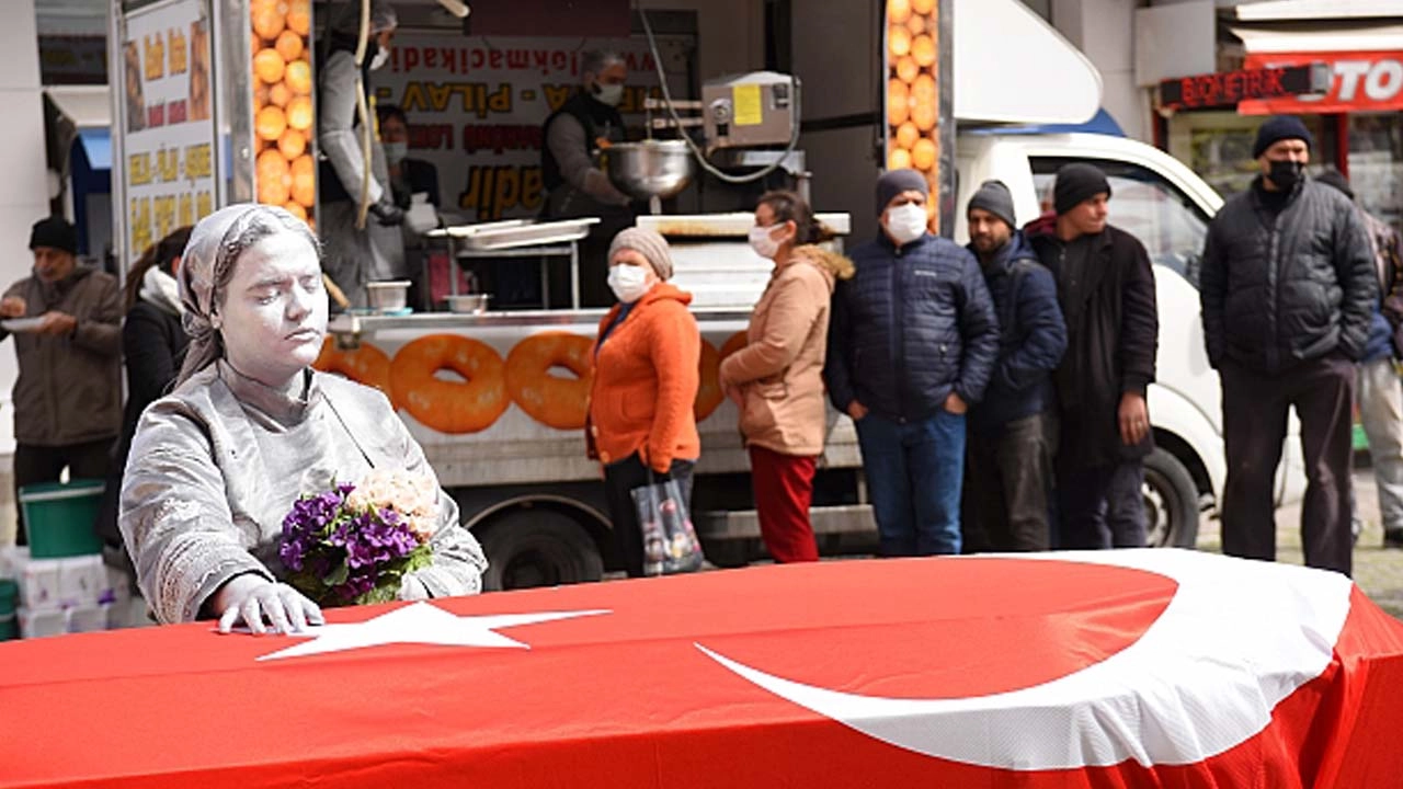 Bornova’da 18 Mart şehitleri ve gazileri heykel gösterisi ile anılacak