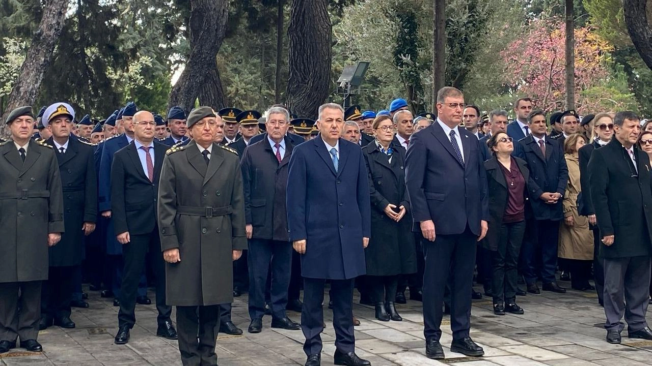 Çanakkale Zaferi’nin 110’uncu yılında şehitler İzmir’de minnetle anıldı