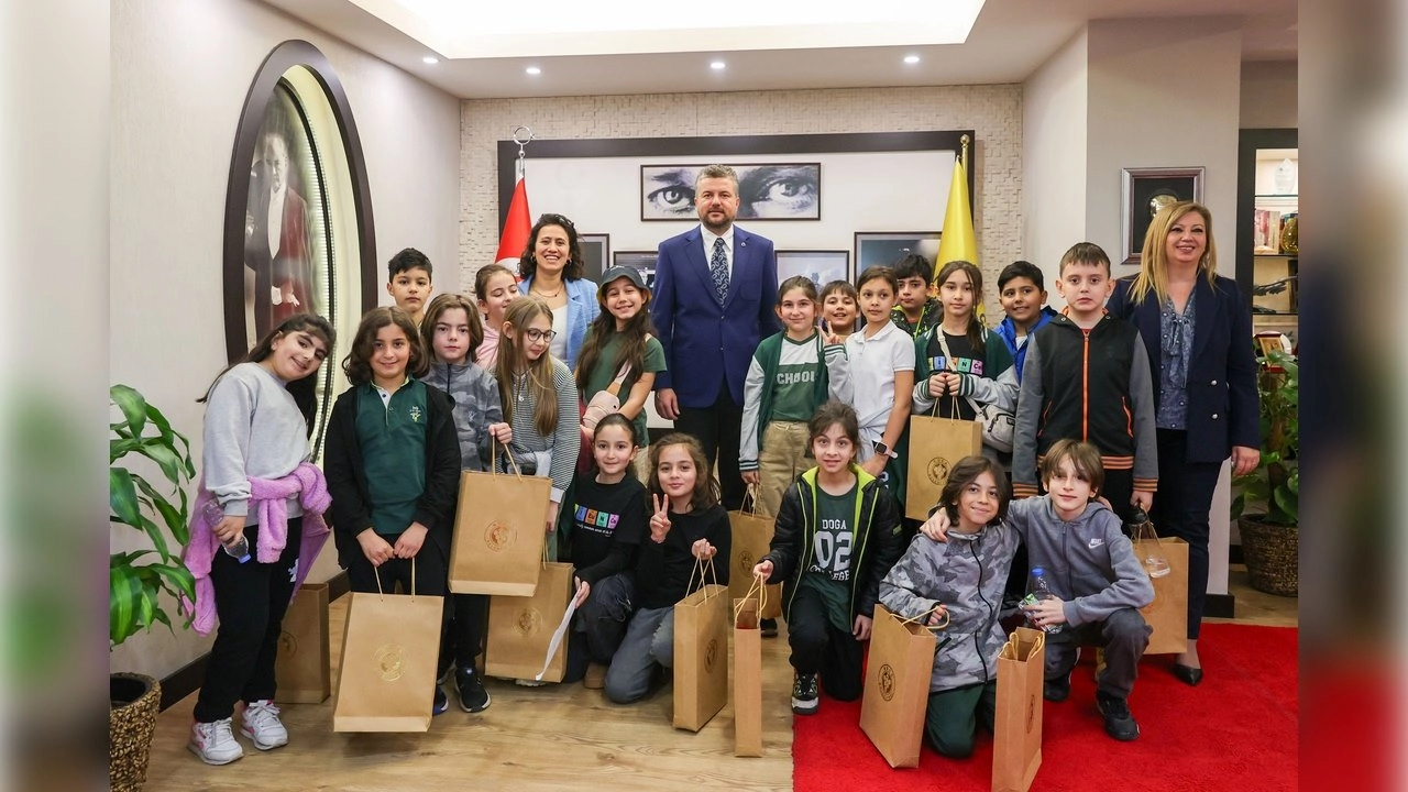 Görkem Duman ilkokul öğrencilerini makamında ağırladı