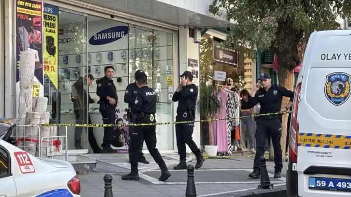 Cinayet zanlısından ilginç savunma: Yapay zekayla aklımı okuyup içime attığım sözleri şarkıcılara sattılar haberinin görseli