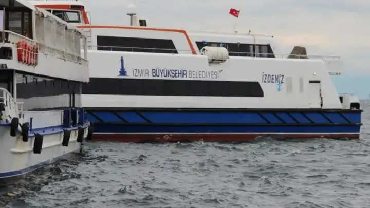 Şiddetli rüzgar vapur seferlerini durdurdu haberinin görseli