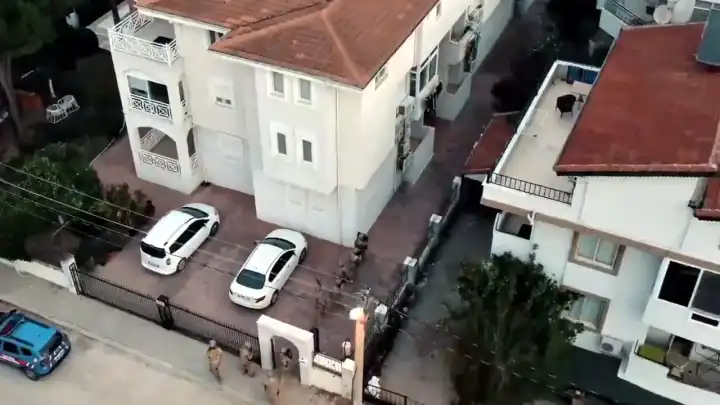 Antalya merkezli 6 ilde tefeci operasyonu: 45 şüpheli yakalandı haberinin görseli