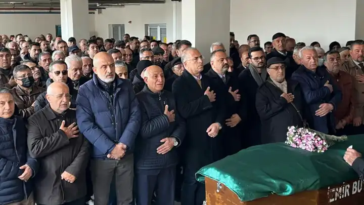 Arda Işık ve Ünal Işık’ın abisi Mustafa Işık son yolculuğuna uğurlandı haberinin görseli