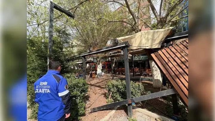 Büyükşehir kamusal alanların işgaline son veriyor haberinin görseli