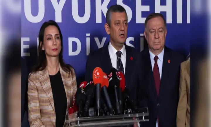DEM Parti'den Özel'e sürpriz ziyaret! haberinin görseli