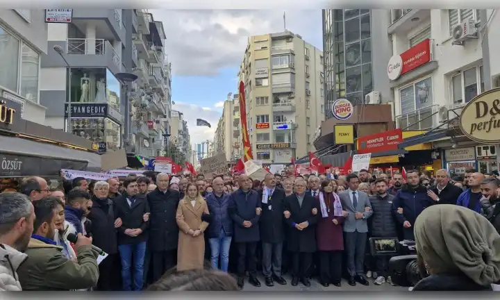 İmamoğlu’na destek dağ gibi büyüyor: İlk sandık kurulduğunda gidecekler! haberinin görseli