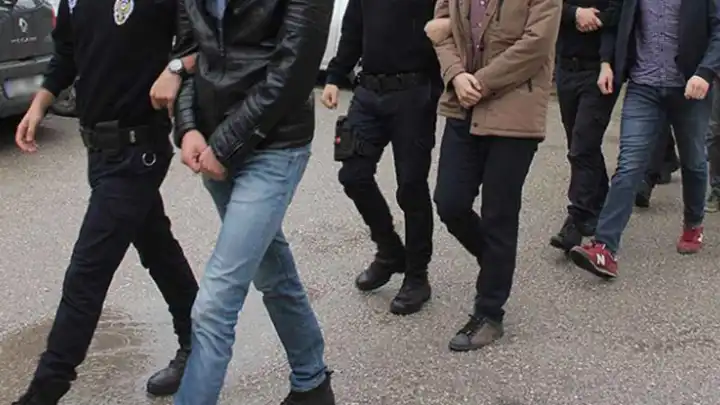 İzmir haber: FETÖ'ye yönelik operasyonda 9 gözaltı