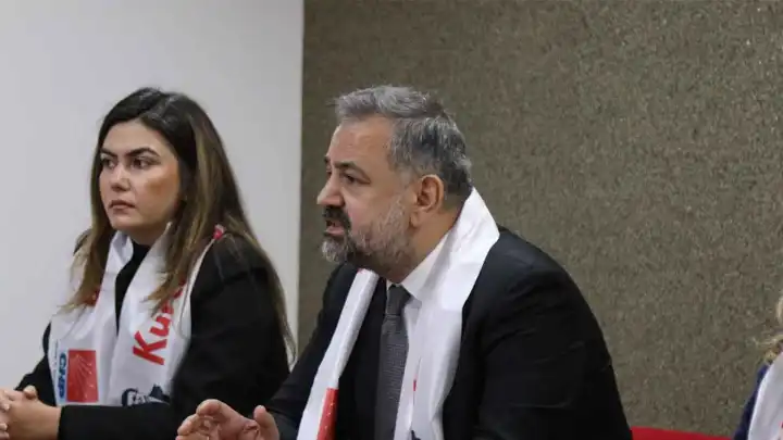 İzmirlilerden İmamoğlu’na büyük destek, Aslanoğlu: Binalarımız dolup taşıyor haberinin görseli