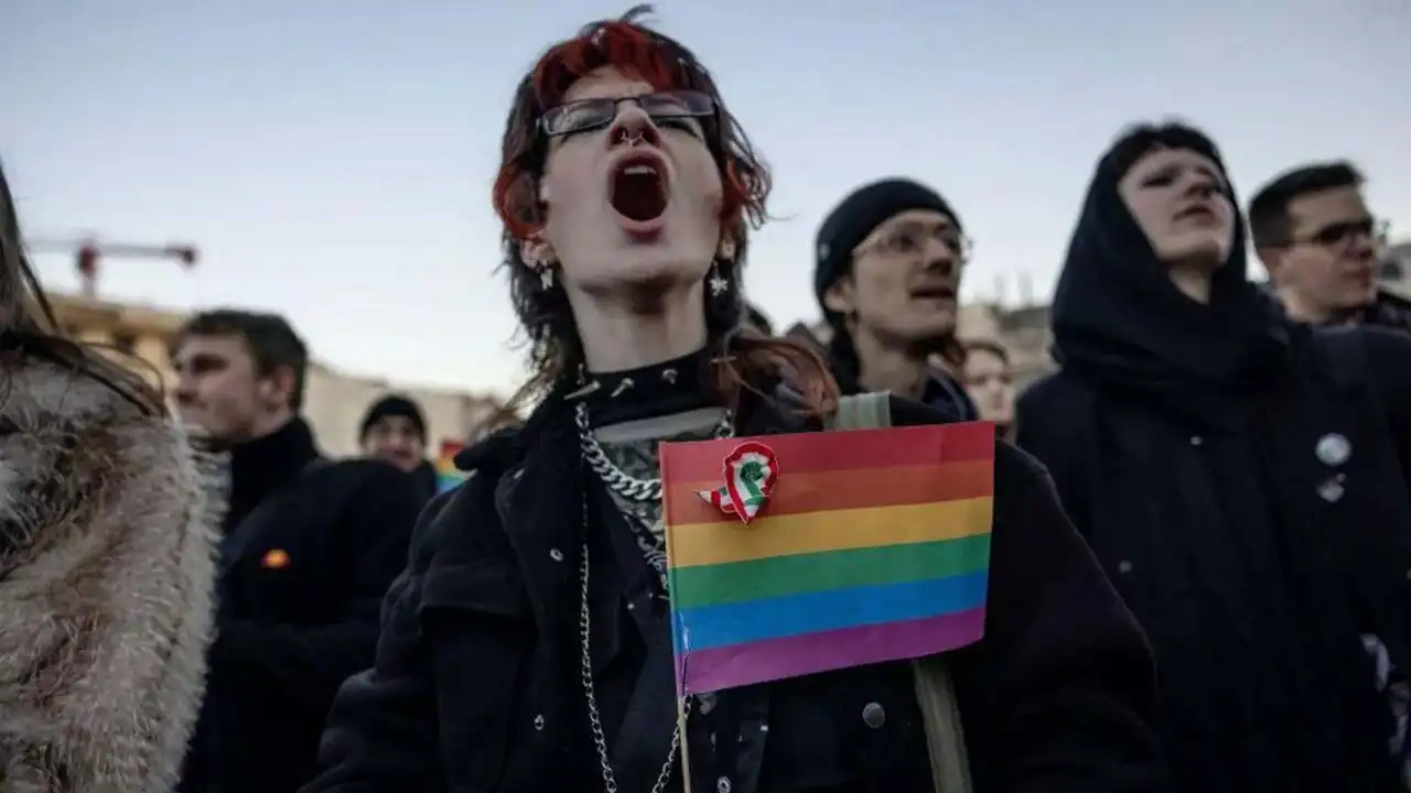 LGBTQ+ Onur Yürüyüşleri yasaklandı