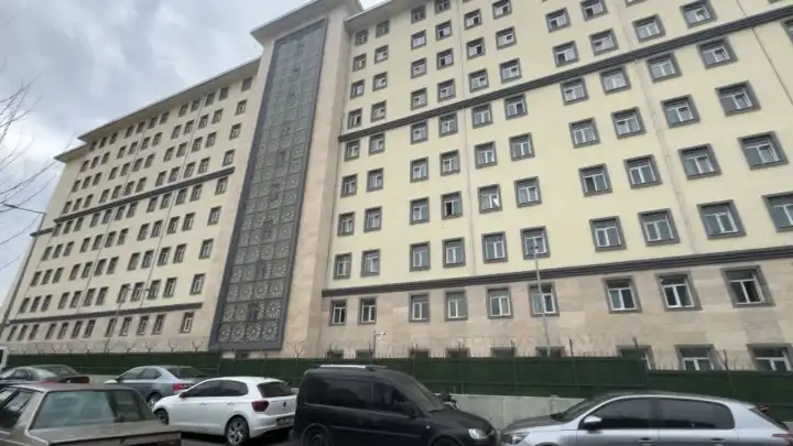 ‘Mutfak görevlisiyim’ diyerek kız yurduna girdi: Hem hırsızlık hem sarkıntılık yaptı haberinin görseli