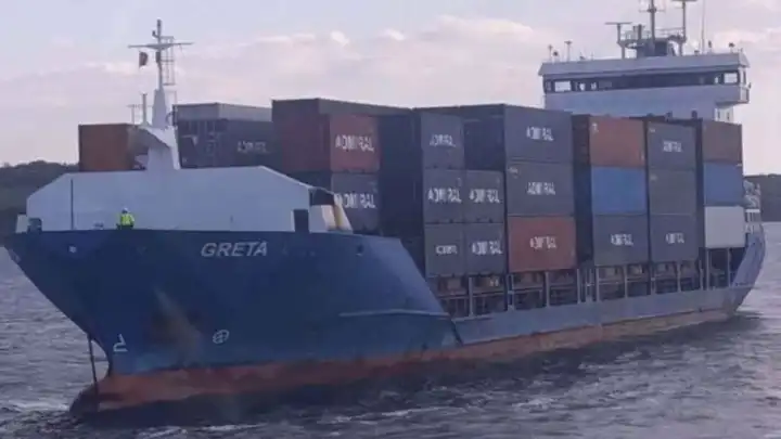Çanakkale Boğazı’nda arızalanan gemi demirletildi haberinin görseli