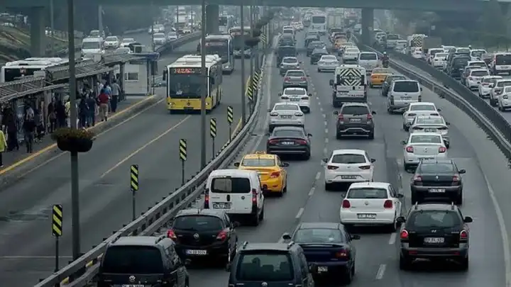 İstanbul’da hangi yollar trafiğe kapatıldı? 21 Mart trafiğe kapatılan yollar haberinin görseli