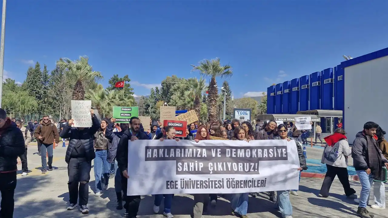 İzmir'de protestolar büyüyerek devam ediyor