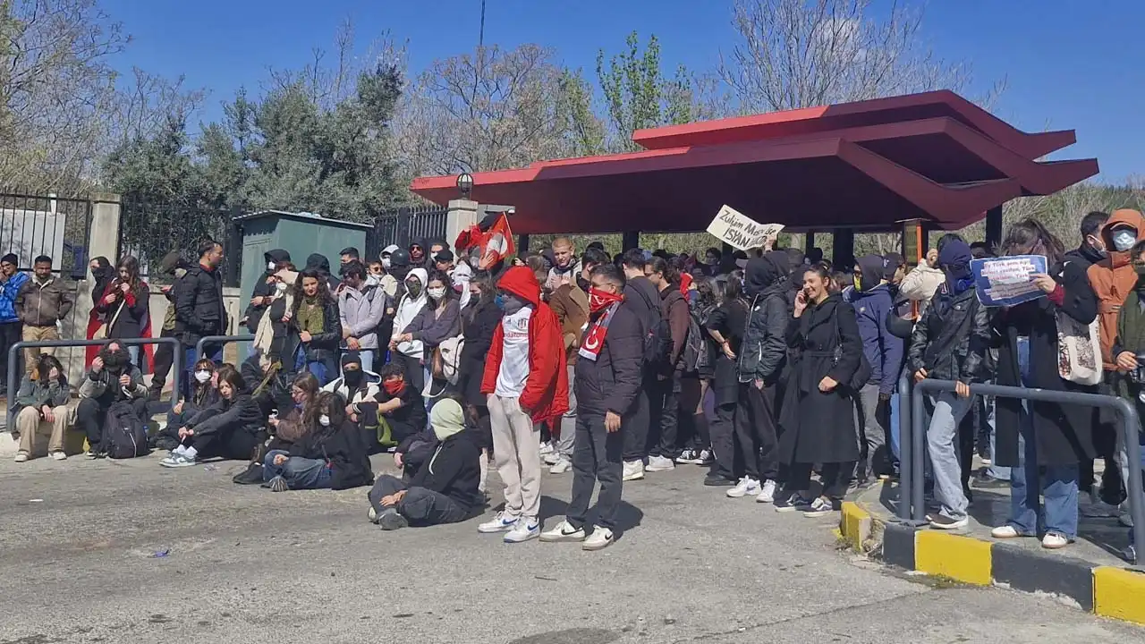 İzmir'deki öğrenci eyleminde 10 gözaltı