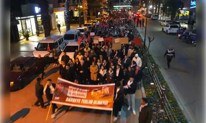 Kemalpaşa'da İmamoğlu'na destek yürüyüşü haberinin görseli