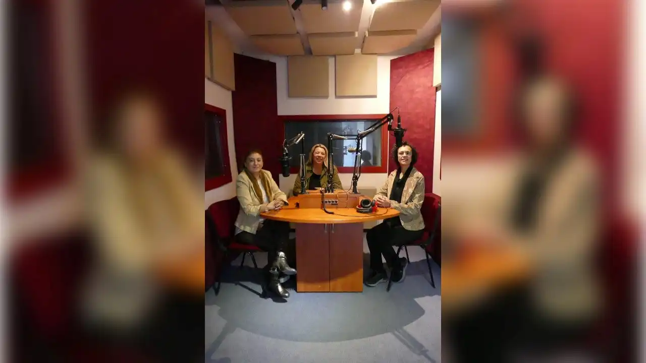 Radyo Ege Kampüs’te “Büyülü Tınılar” programı dinleyiciyle buluşuyor haberinin görseli