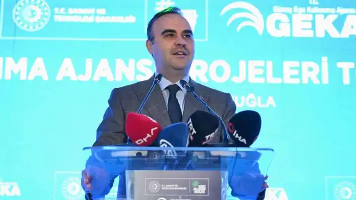 Bakan Kacır: Ülkemizi topyekun kalkınmış bir ülke konumuna taşıyacağız haberinin görseli