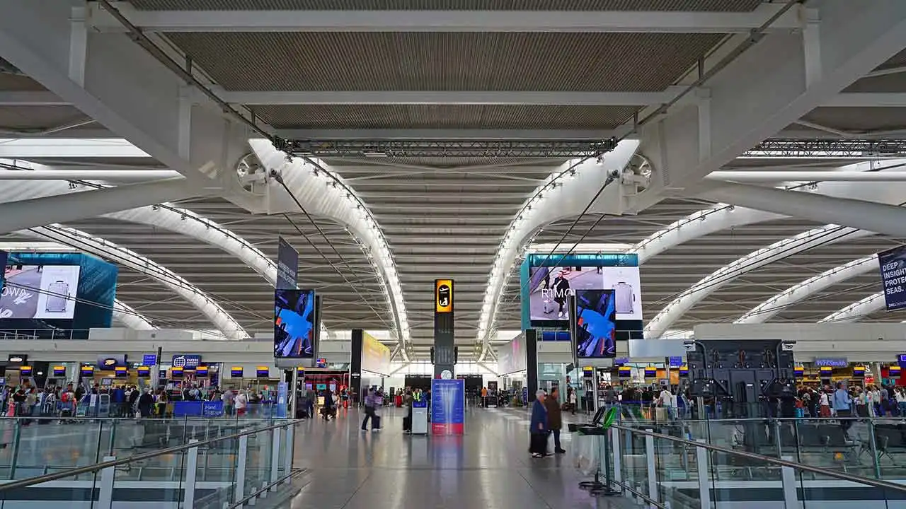 Heathrow Havalimanı'nda uçuşlar yeniden başladı