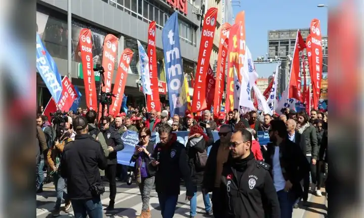 İmamoğlu'nun gözaltına alınmasına sendikalardan sert tepki! haberinin görseli