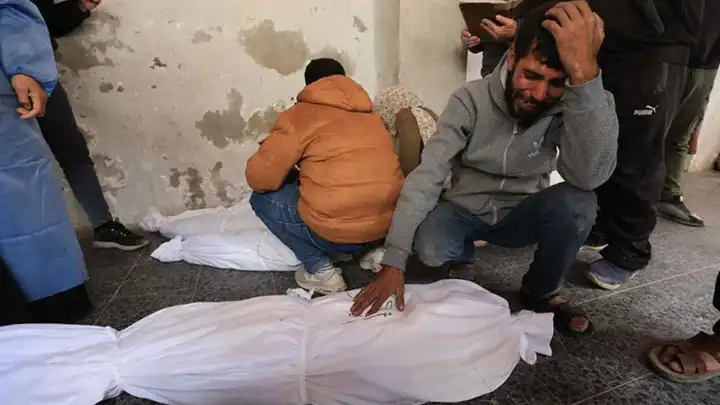 İsrail Gazze'ye saldırdı: Çok sayıda ölü ve yaralı var haberinin görseli