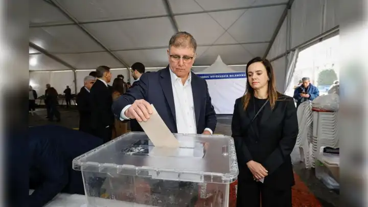 Cemil Tugay Saraçhane’de oyunu kullandı: Demokrasiye ihtiyacımız var haberinin görseli