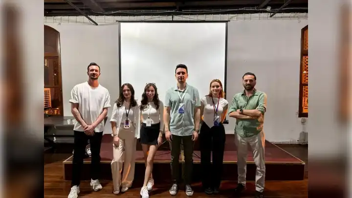 DEÜ'lü gençler film analizi için buluştu haberinin görseli