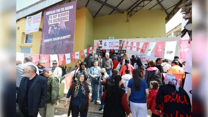 Efes Selçuk'ta İmamoğlu'na destek yağmuru haberinin görseli