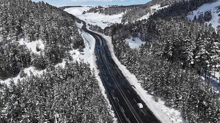Kars, Ağrı, Ardahan ve Erzurum'da kar yağışı etkili oldu haberinin görseli