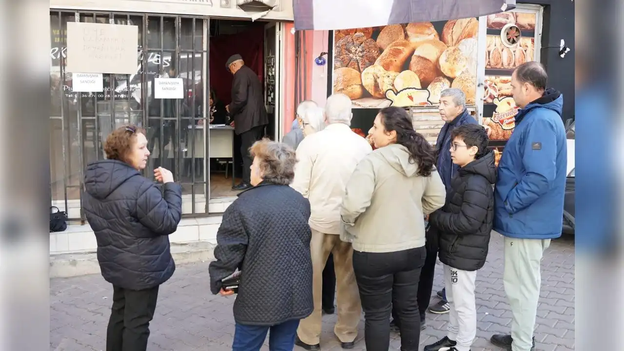 Kemalpaşa'da ön seçime yoğun katılım